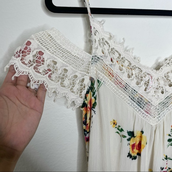 Xhilaration Cold Shoulder Crochet Floral Mini Dress - Medium - Picture 5 of 11